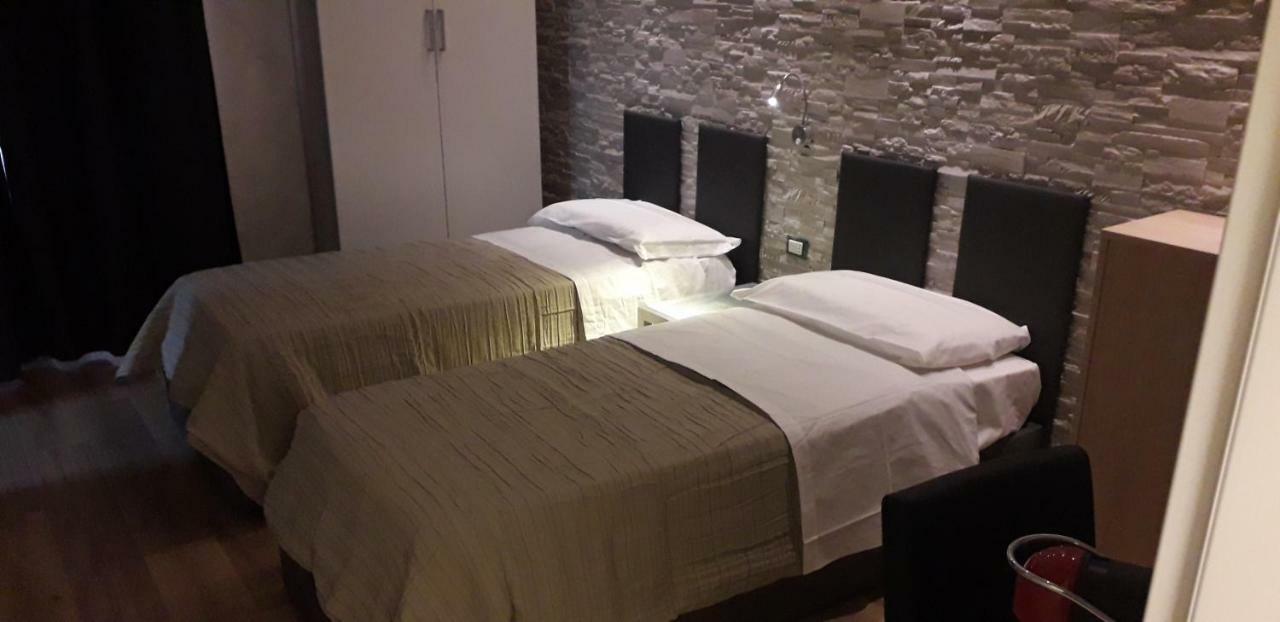 Bed and Breakfast A 2 Passi Da à Foggia Extérieur photo